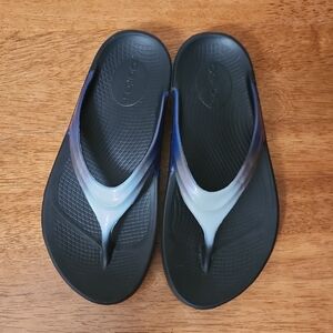 OOFOS Women's Black and Blue Sandals